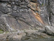 Different colours and patterns in the rocks